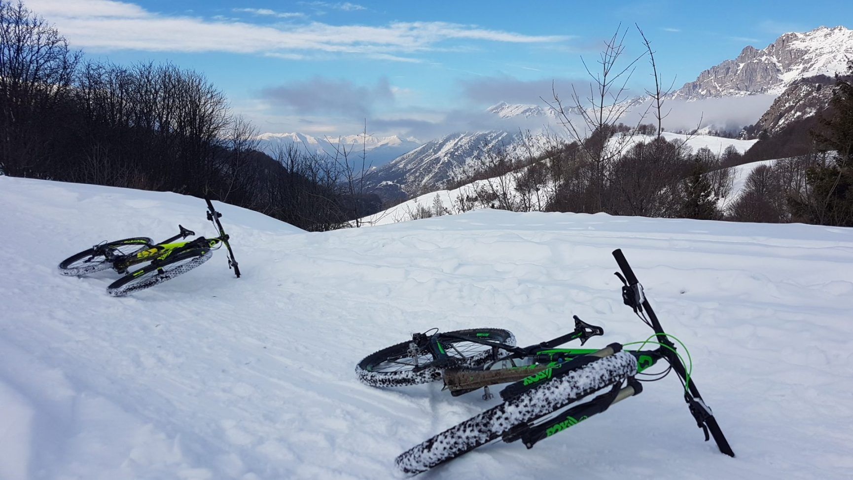 pedalare in mtb sulla neve